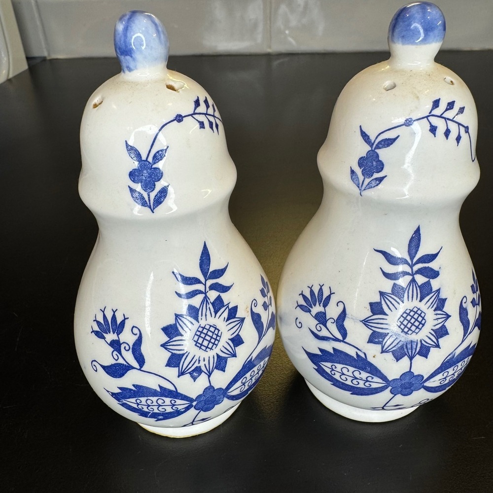 Salt Pepper Shakers Home Set 5in White Blue Floral Onion Hand Painted Vintage